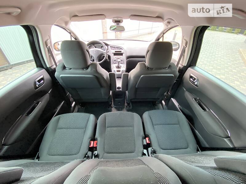 Мінівен Peugeot 5008 2012 в Чернівцях