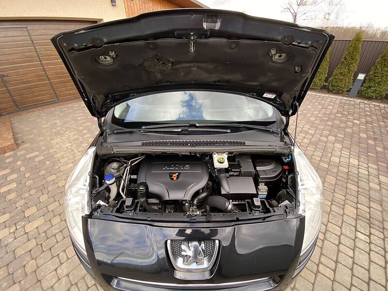 Мінівен Peugeot 5008 2012 в Чернівцях