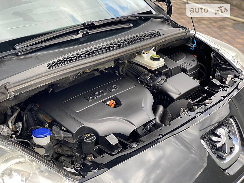 Мінівен Peugeot 5008 2012 в Чернівцях