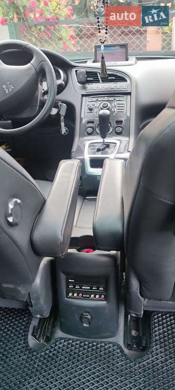 Минивэн Peugeot 5008 2010 в Гребенке
