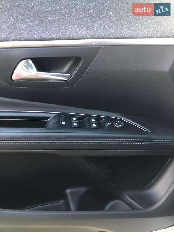 Позашляховик / Кросовер Peugeot 5008 2019 в Львові