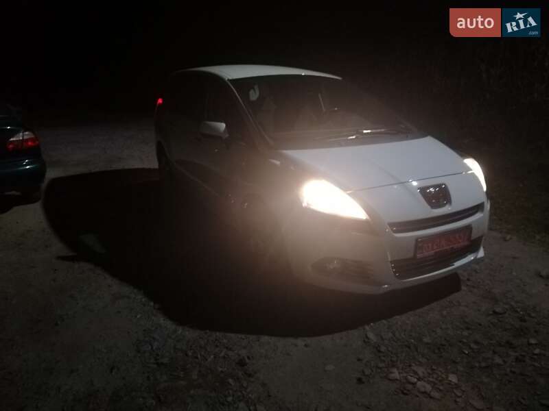 Мінівен Peugeot 5008 2012 в Львові