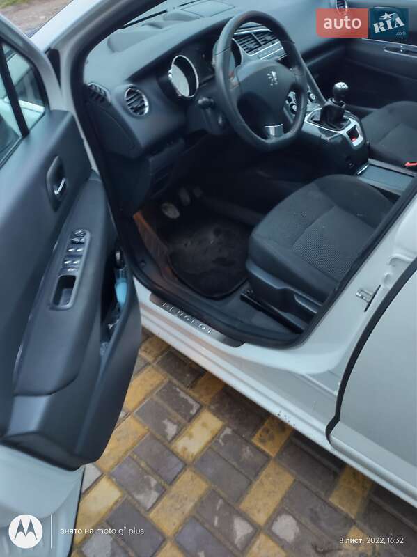 Мікровен Peugeot 5008 2011 в Томашполі