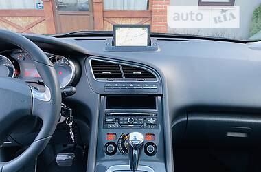Минивэн Peugeot 5008 2016 в 