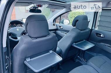 Минивэн Peugeot 5008 2016 в 