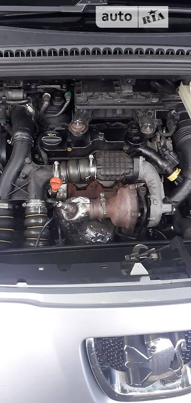 Универсал Peugeot 5008 2011 в Звенигородке