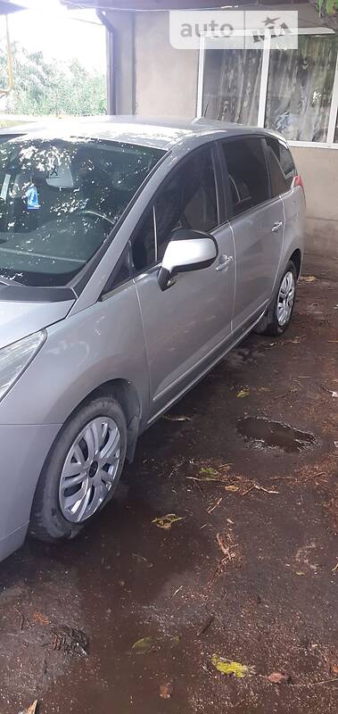 Универсал Peugeot 5008 2011 в Звенигородке