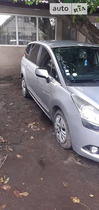 Универсал Peugeot 5008 2011 в Звенигородке