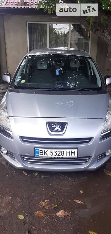 Peugeot 5008 2011