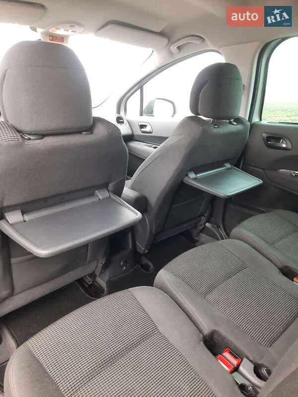 Мінівен Peugeot 5008 2011 в Черкасах