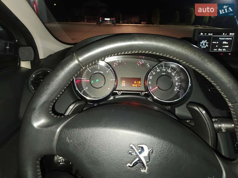 Микровэн Peugeot 5008 2015 в Южноукраинске