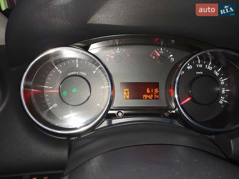 Микровэн Peugeot 5008 2015 в Южноукраинске