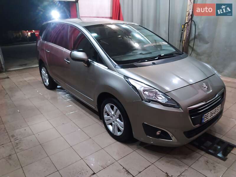 Микровэн Peugeot 5008 2015 в Южноукраинске