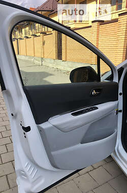 Мікровен Peugeot 5008 2013 в 