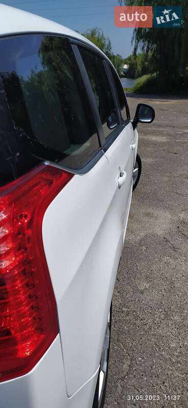 Микровэн Peugeot 5008 2014 в Белой Церкви фото 14 Микровэн Peugeot 5008 2014 в Белой Церкви