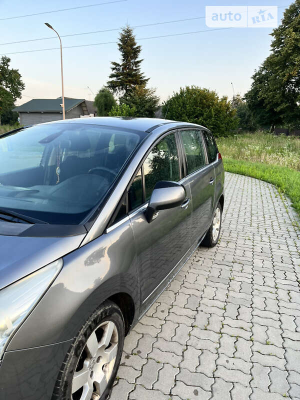 Микровэн Peugeot 5008 2011 в Стрые