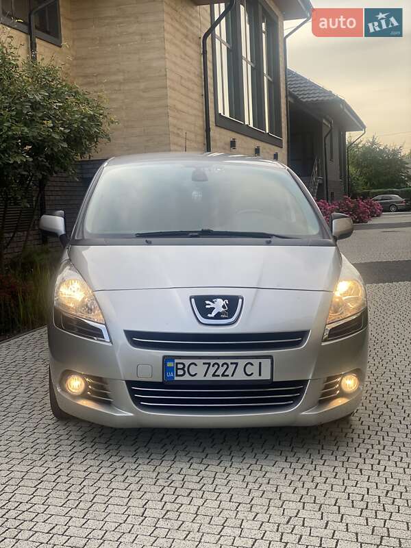 Мікровен Peugeot 5008 2011 в Стрию