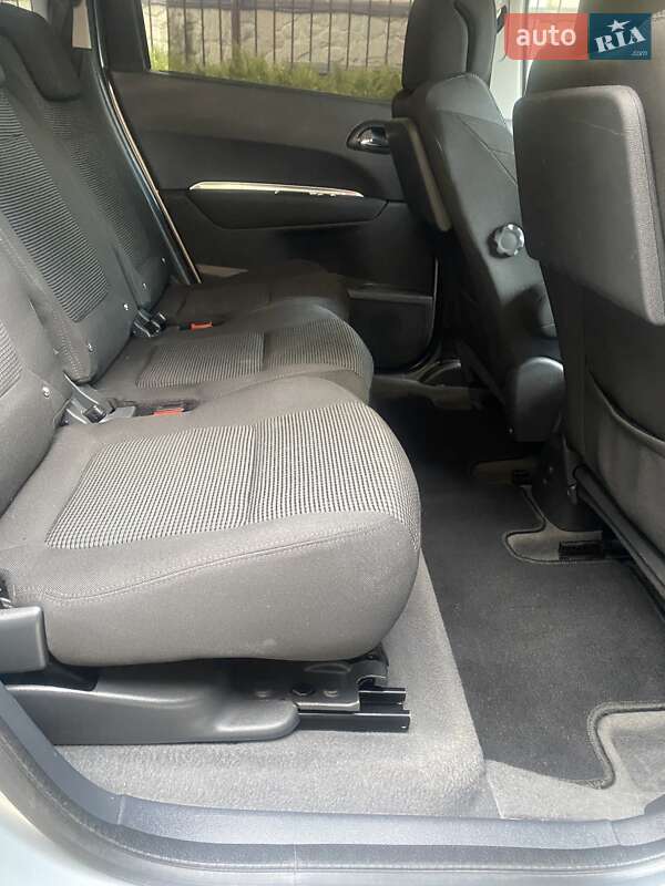 Мікровен Peugeot 5008 2011 в Стрию