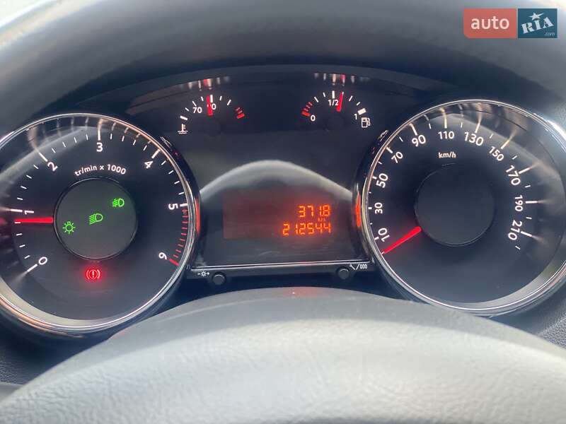 Мікровен Peugeot 5008 2011 в Стрию