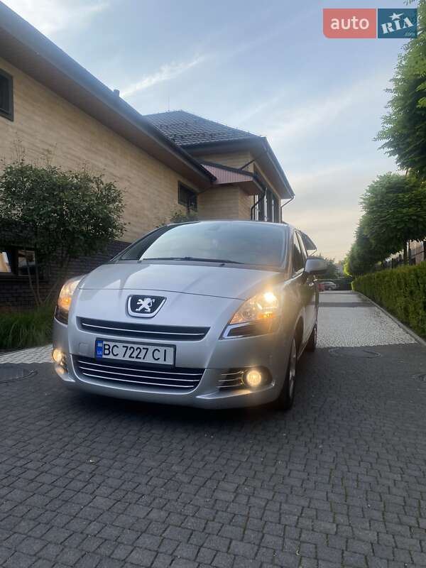 Мікровен Peugeot 5008 2011 в Стрию