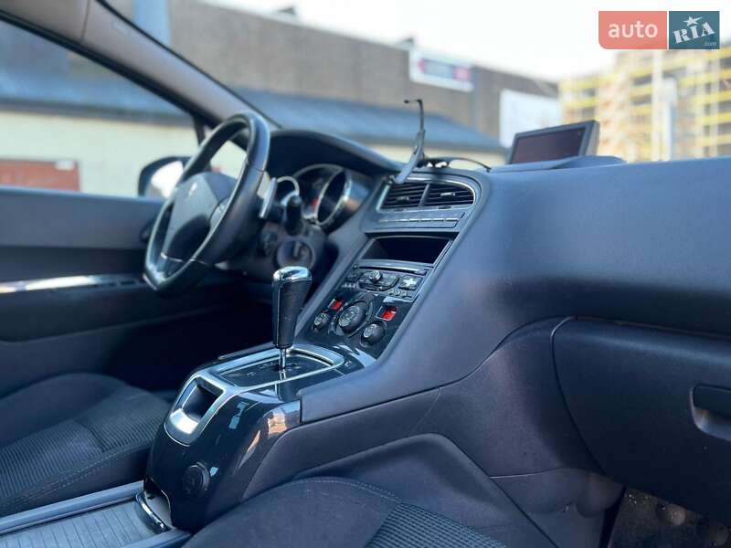 Мікровен Peugeot 5008 2011 в Львові