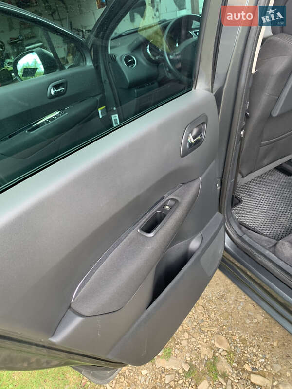 Микровэн Peugeot 5008 2011 в Старом Самборе