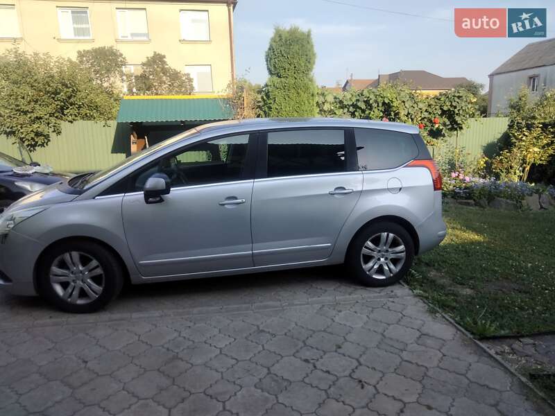 Мікровен Peugeot 5008 2011 в Дубні