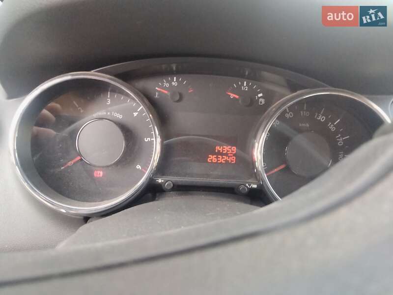 Мікровен Peugeot 5008 2011 в Дубні