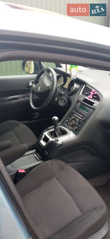 Мікровен Peugeot 5008 2009 в Стрию