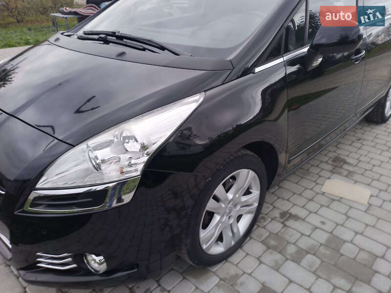 Peugeot 5008 2012
