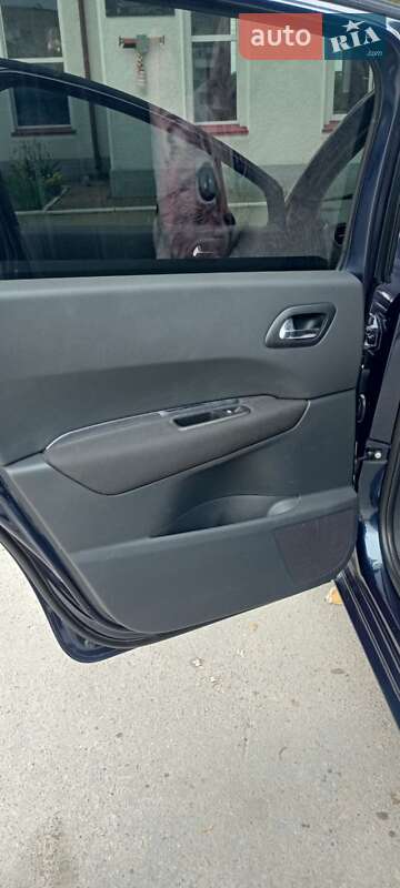 Мікровен Peugeot 5008 2011 в Звягелі
