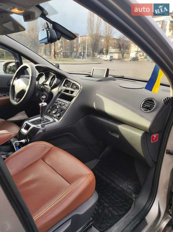 Мікровен Peugeot 5008 2013 в Кам'янець-Подільському