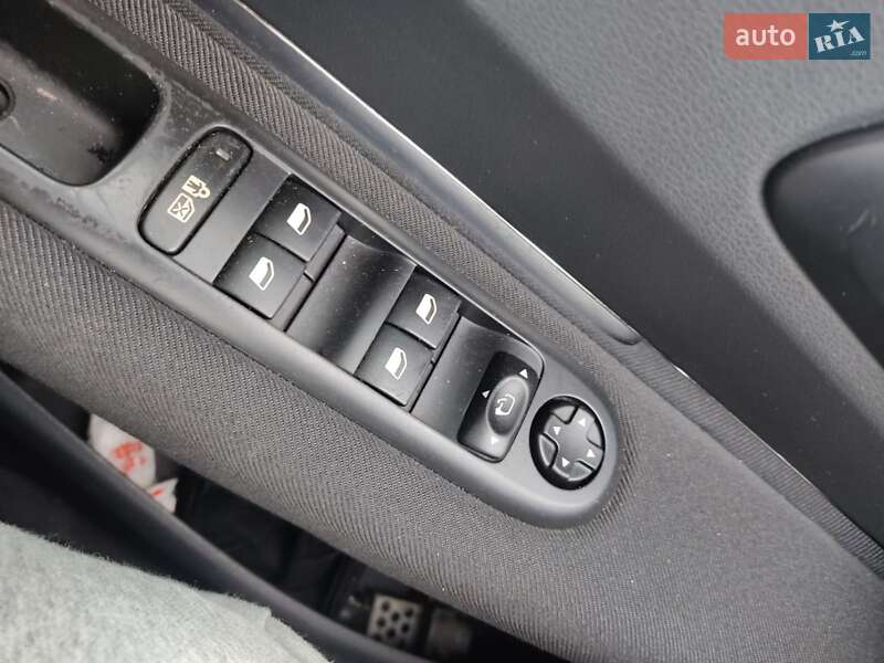 Мікровен Peugeot 5008 2011 в Рівному