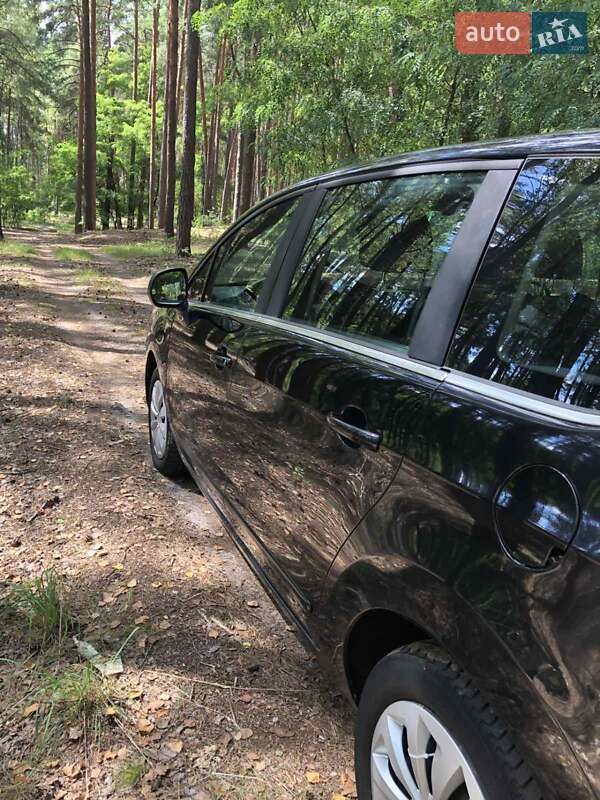 Микровэн Peugeot 5008 2013 в Коропе