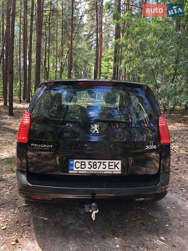 Микровэн Peugeot 5008 2013 в Коропе