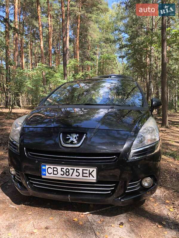 Микровэн Peugeot 5008 2013 в Коропе