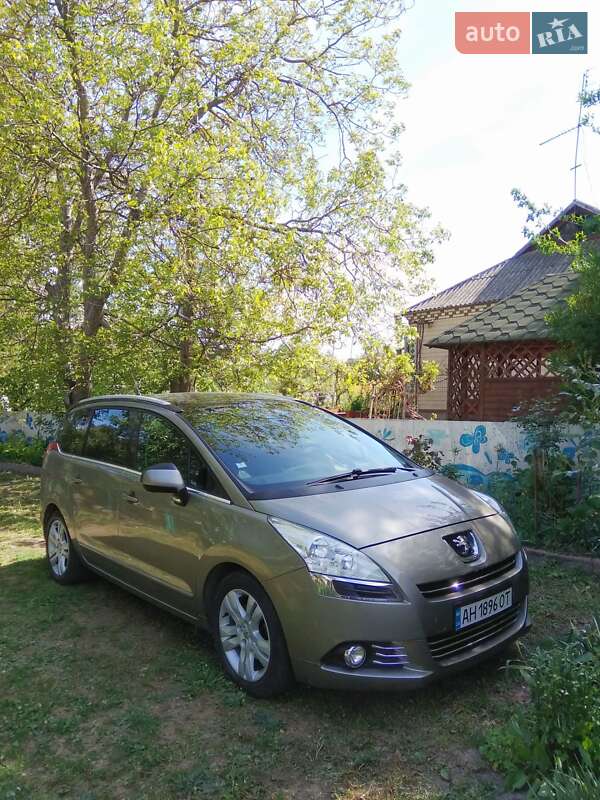 Микровэн Peugeot 5008 2011 в Киеве