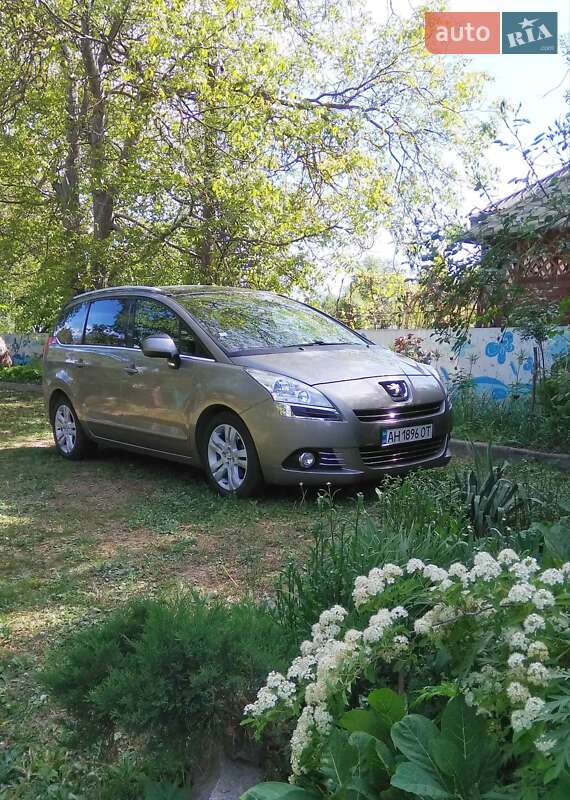 Микровэн Peugeot 5008 2011 в Киеве