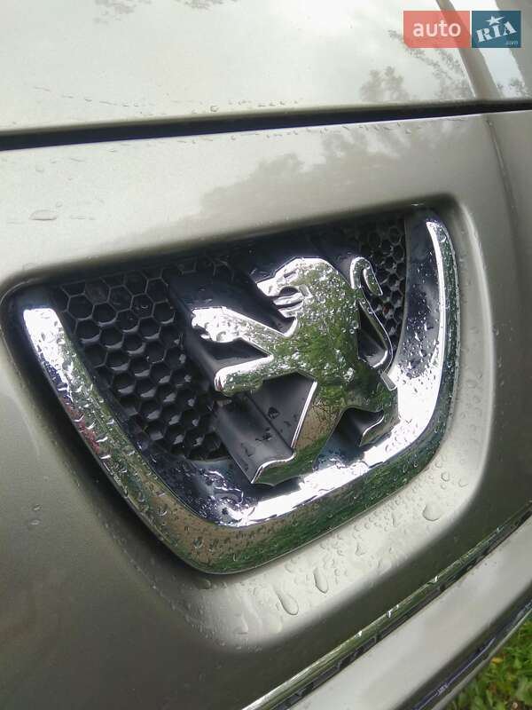 Микровэн Peugeot 5008 2011 в Киеве