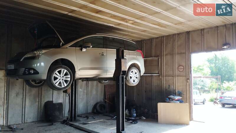 Микровэн Peugeot 5008 2011 в Киеве