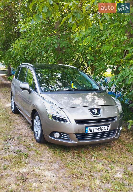 Микровэн Peugeot 5008 2011 в Киеве