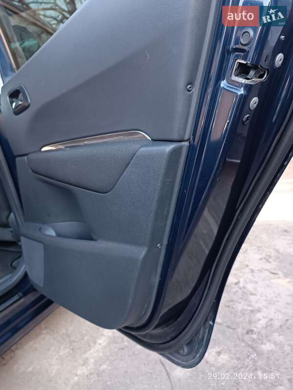 Мікровен Peugeot 5008 2010 в Братському