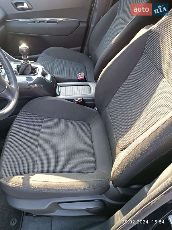 Мікровен Peugeot 5008 2010 в Братському