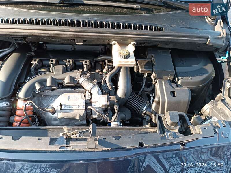 Мікровен Peugeot 5008 2010 в Братському