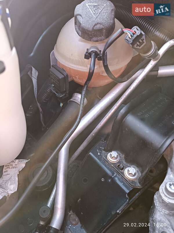 Мікровен Peugeot 5008 2010 в Братському