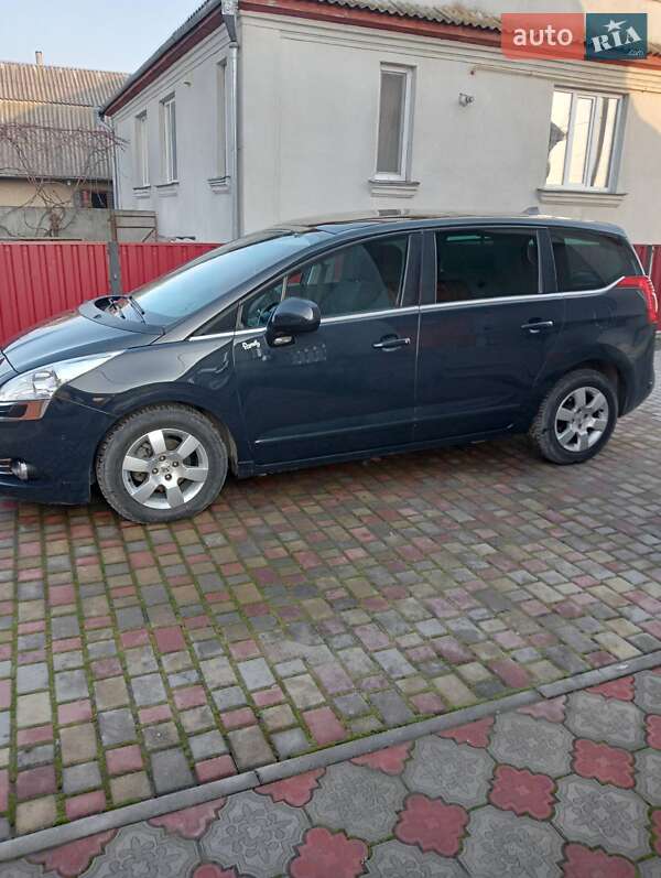 Мікровен Peugeot 5008 2011 в Рівному