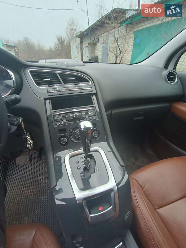 Микровэн Peugeot 5008 2011 в Светловодске
