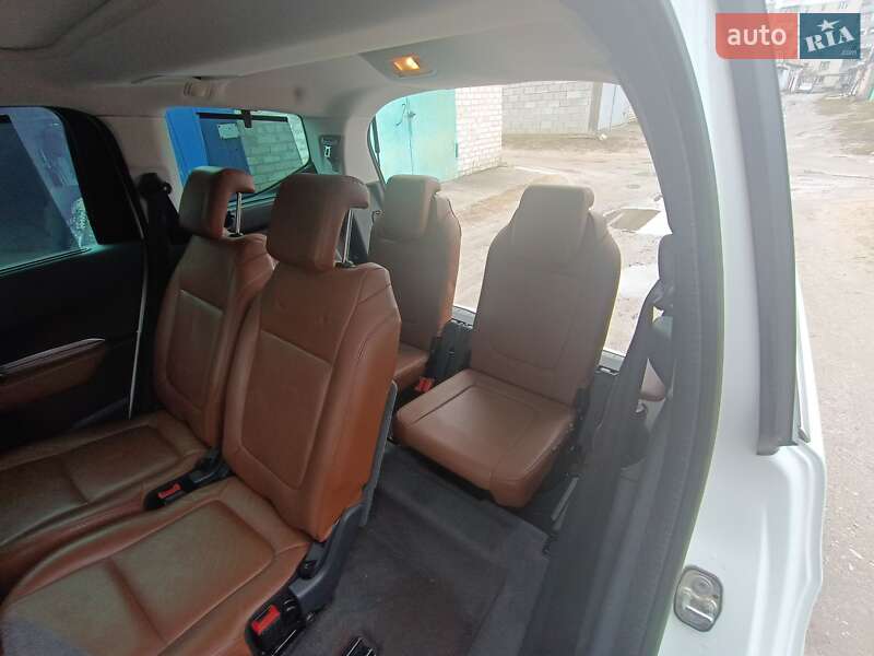 Микровэн Peugeot 5008 2011 в Светловодске