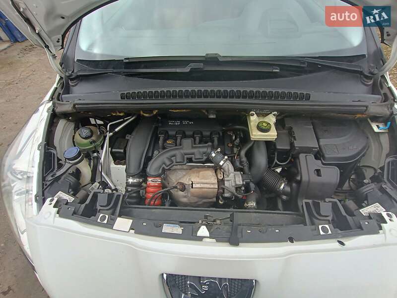 Микровэн Peugeot 5008 2011 в Светловодске