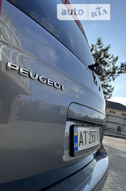 Микровэн Peugeot 5008 2011 в Калуше